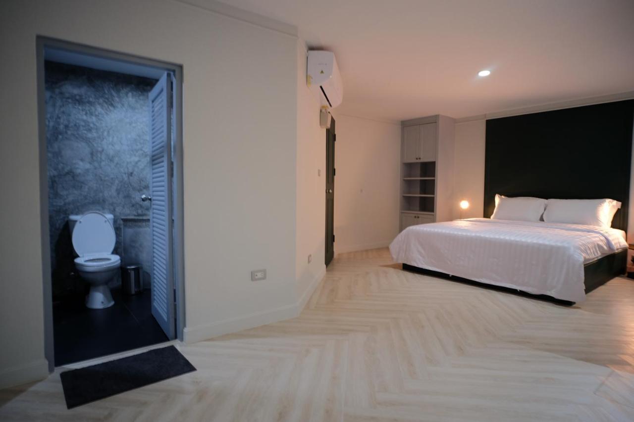 Апартаменты Baan Khun Pra Duplex Rm3 Бангкок Экстерьер фото